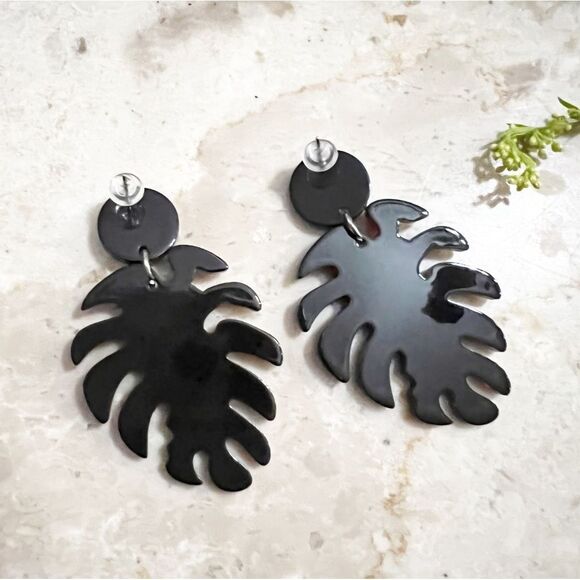 Ruby Monstera Leaf Resin Earrings - Picture 4 of 7